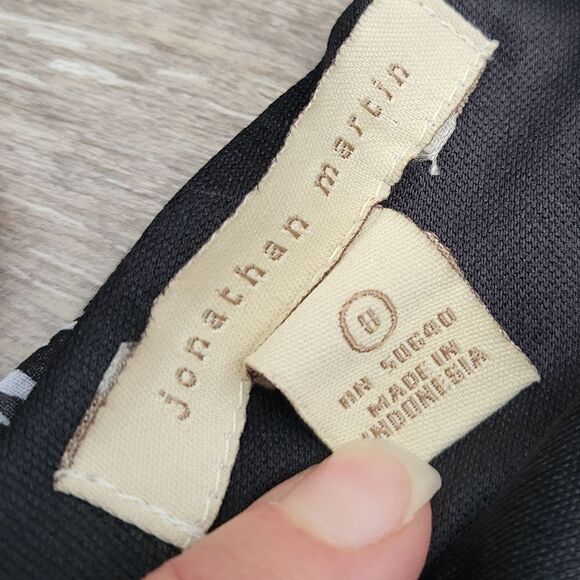 Jonathan Martin chic Black/White Floral Print Dress v neckline and back, size 8 - Picture 8 of 12